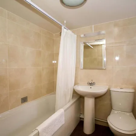 The Three Tuns Wetherspoon Hotel 2*