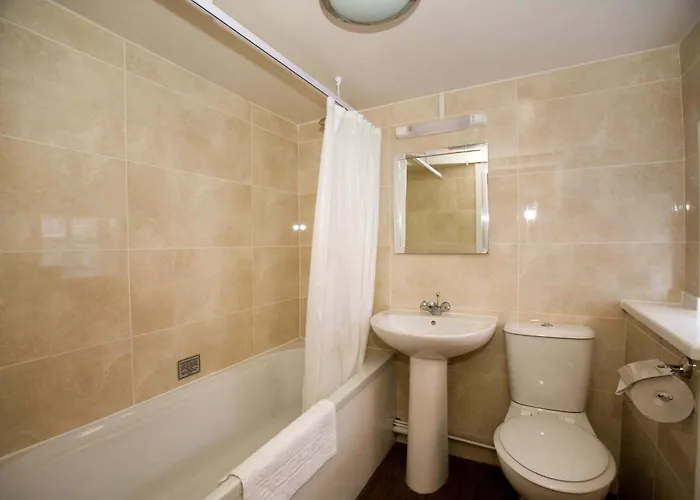 The Three Tuns Wetherspoon Hotel 2*