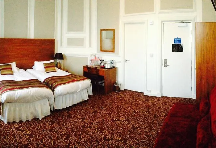 The Three Tuns Wetherspoon 2*