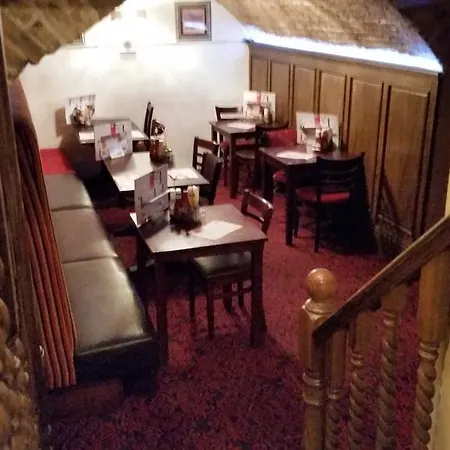 The Three Tuns Wetherspoon Hotel 2*