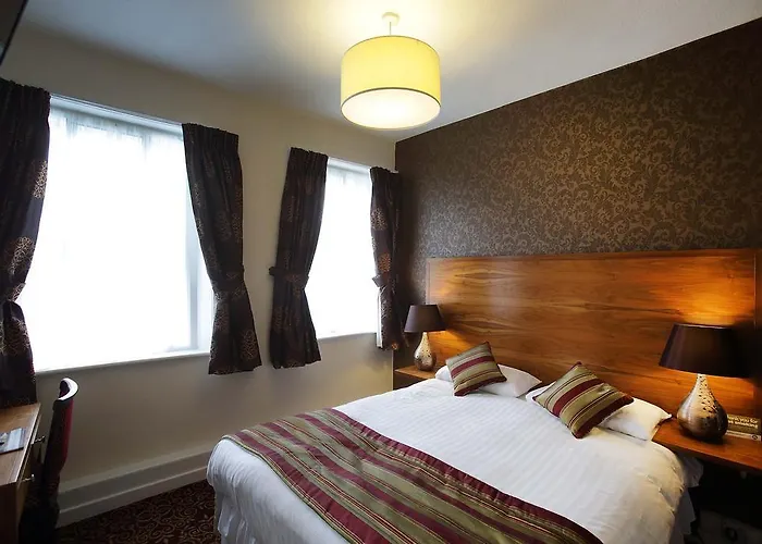 The Three Tuns Wetherspoon ת'ירסק